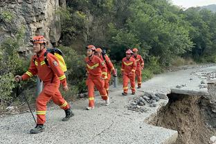 萧华：许多球迷忘了哈利伯顿上赛季是全明星 我喜欢他的热情